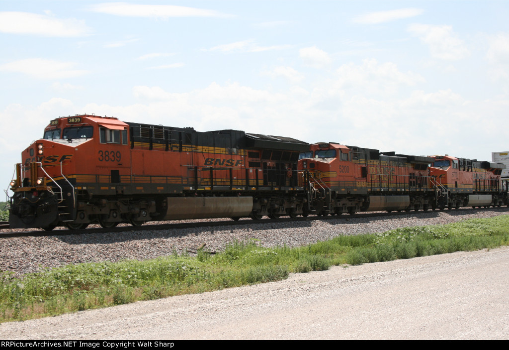 BNSF 5200